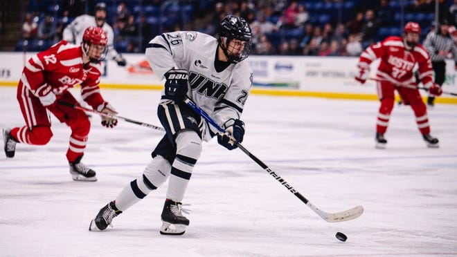 UNH Hockey Score